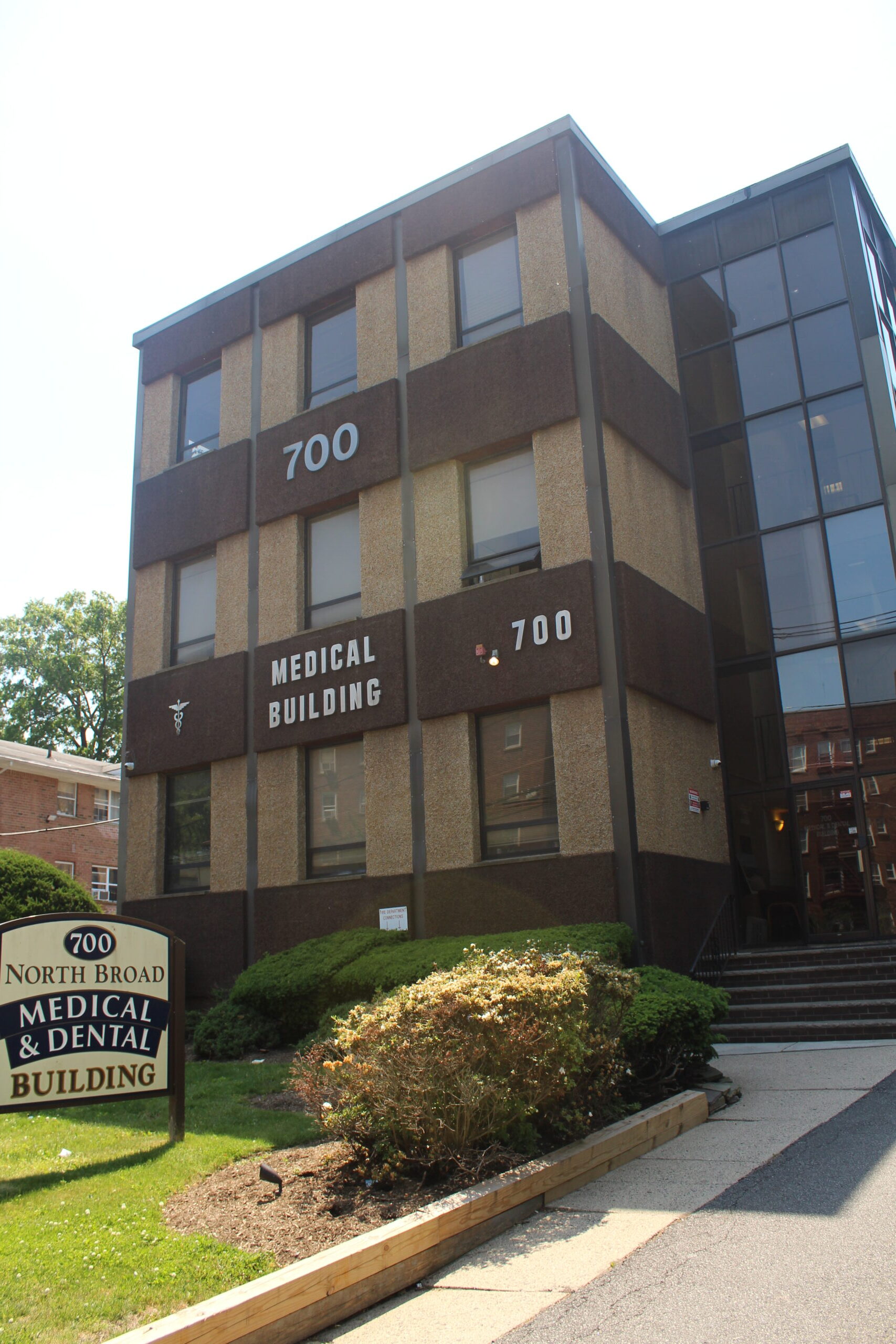 Legacy Oral Surgery Elizabeth office building exterior vertical view 1